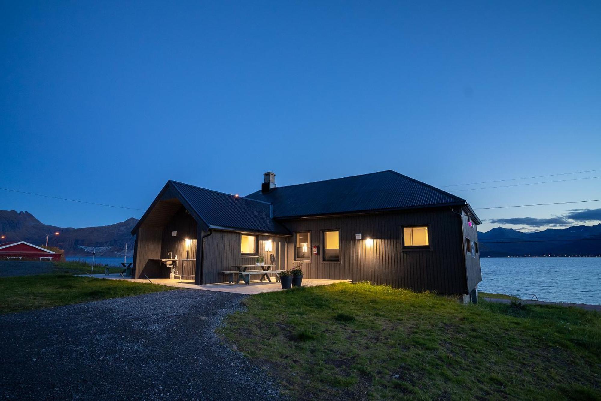 Готель Bedehuset Basecamp Senja Skaland Екстер'єр фото